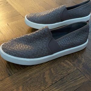 VINCE gray woven leather slides!